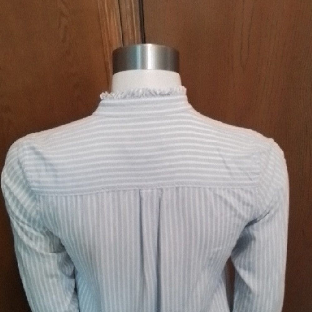 Vineyard Vines Tencel/Rayon Light Blue Striped Button Down Shirt, Size 8.